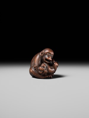 Lot 114 - MASANAO: A SUPERB WOOD NETSUKE OF A MONKEY WITH YOUNG