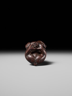 Lot 114 - MASANAO: A SUPERB WOOD NETSUKE OF A MONKEY WITH YOUNG