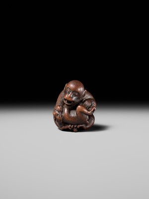 Lot 114 - MASANAO: A SUPERB WOOD NETSUKE OF A MONKEY WITH YOUNG