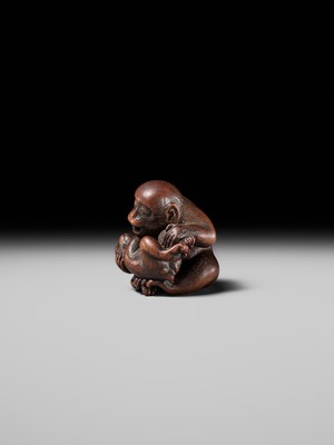 Lot 114 - MASANAO: A SUPERB WOOD NETSUKE OF A MONKEY WITH YOUNG