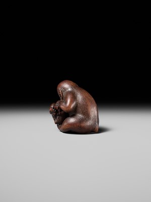 Lot 114 - MASANAO: A SUPERB WOOD NETSUKE OF A MONKEY WITH YOUNG