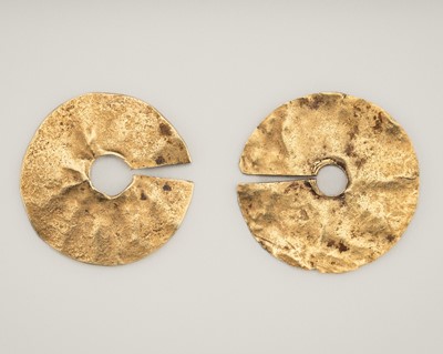 Lot 998 - A PAIR OF DISC SHAPED GOLD ORNAMENTS