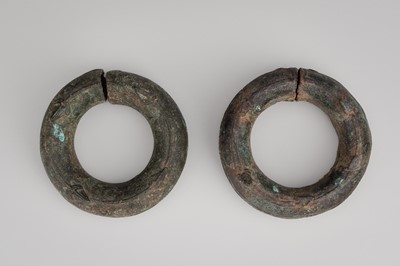 Lot 1090 - A PAIR OF BRONZE ‘FROG’ RITUAL BANGLES, DONG SON CULTURE