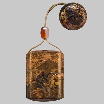 Lot 401 - AN EARLY FOUR-CASE LACQUER INRO WITH A PAIR OF BLACK PARADISE FLYCATCHERS