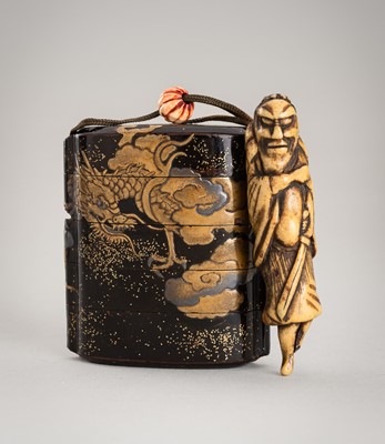 Lot 1132 - A LACQUER INRO DEPICTING A DRAGON, WITH AN ANTLER NETSUKE