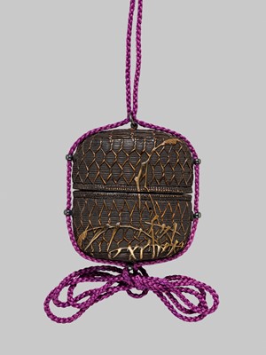 Lot 51 - GYOKUZAN: AN UNUSUAL SINGLE-CASE LACQUER INRO IN THE FORM OF A JAKAGO BASKET