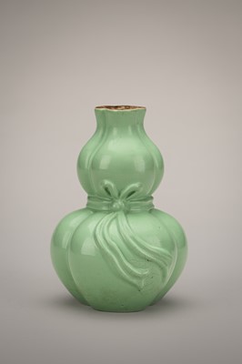 Lot 1752 - A LIME-GREEN GLAZED TRIPLE-NECKED DOUBLE-GOURD VASE, REPUBLIC PERIOD