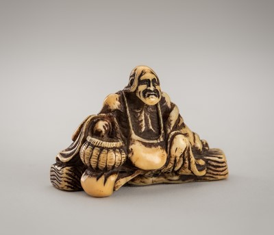 Lot 1416 - SHUZAN: A MARINE IVORY NETSUKE OF SOTOBA KOMACHI