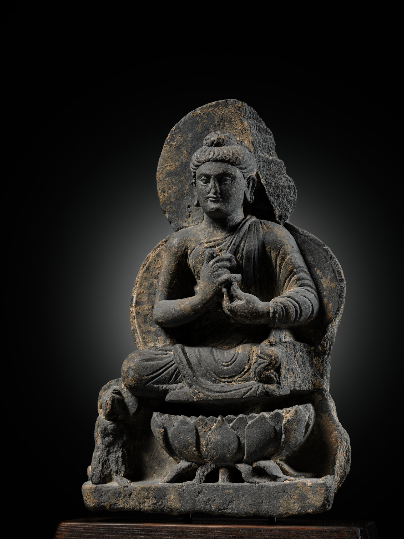 Lot 391 - A GRAY SCHIST FIGURE OF BUDDHA TEACHING HIS