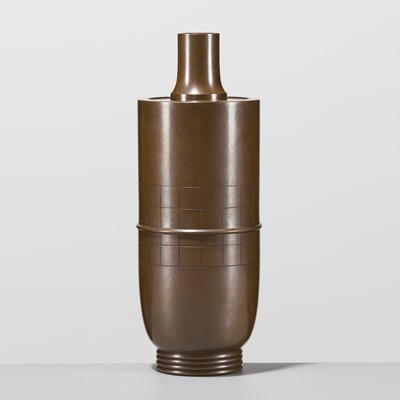 Lot 73 - HASUDA SHUGORO: A FINE BRONZE ‘SPINNING TOP’ FLOWER VASE