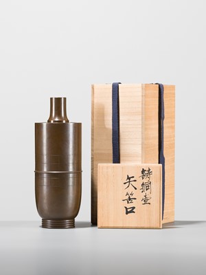 Lot 73 - HASUDA SHUGORO: A FINE BRONZE ‘SPINNING TOP’ FLOWER VASE