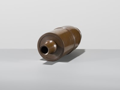 Lot 73 - HASUDA SHUGORO: A FINE BRONZE ‘SPINNING TOP’ FLOWER VASE