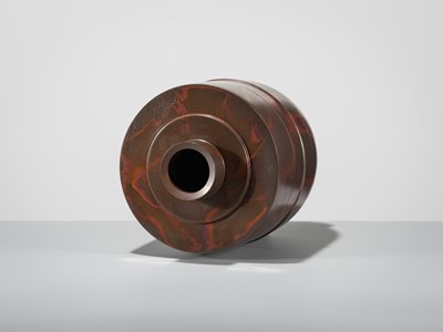 Lot 72 - HASUDA SHUGORO: A FINE MURASHI-DO BRONZE ‘SPINNING TOP’ FLOWER VASE