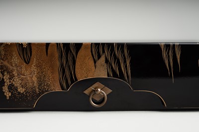 Lot 124 - A LACQUER TANZAKU-BAKO (POEM-CARD BOX) DEPICTING A LANDSCAPE