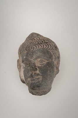 Lot 2127 - A SMALL GRAY SCHIST HEAD OF BUDDHA, GANDHARA, 3RD-4TH CENTURY