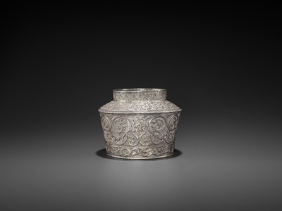 Lot 553 - AN EXTREMELY RARE AND FINE CHAM SILVER REPOUSSÉ BOWL WITH PHOENIXES