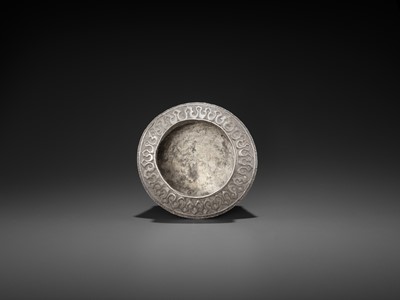 Lot 553 - AN EXTREMELY RARE AND FINE CHAM SILVER REPOUSSÉ BOWL WITH PHOENIXES