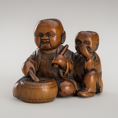 Lot 1320 - A FINE WOOD NETSUKE OF TWO PLAYFUL BOYS