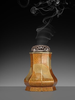 Lot 109 - A FACETED LACQUER INCENSE BURNER WITH SILVER RETICULATED COVER