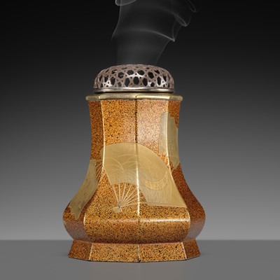 Lot 312 - A FACETED LACQUER INCENSE BURNER WITH SILVER RETICULATED COVER