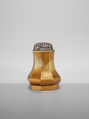 Lot 109 - A FACETED LACQUER INCENSE BURNER WITH SILVER RETICULATED COVER