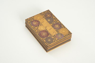 Lot 102 - A FINE LACQUERED KOBAKO (SMALL BOX) AND COVER WITH CHRYSANTHEMUMS
