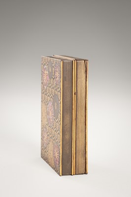 Lot 102 - A FINE LACQUERED KOBAKO (SMALL BOX) AND COVER WITH CHRYSANTHEMUMS