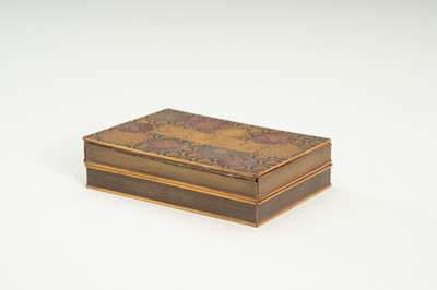 Lot 102 - A FINE LACQUERED KOBAKO (SMALL BOX) AND COVER WITH CHRYSANTHEMUMS