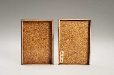 Lot 102 - A FINE LACQUERED KOBAKO (SMALL BOX) AND COVER WITH CHRYSANTHEMUMS