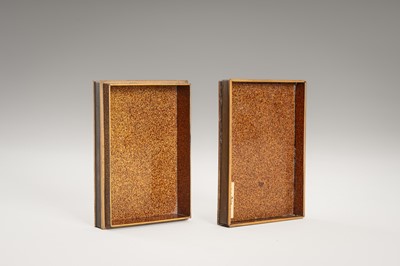 Lot 102 - A FINE LACQUERED KOBAKO (SMALL BOX) AND COVER WITH CHRYSANTHEMUMS