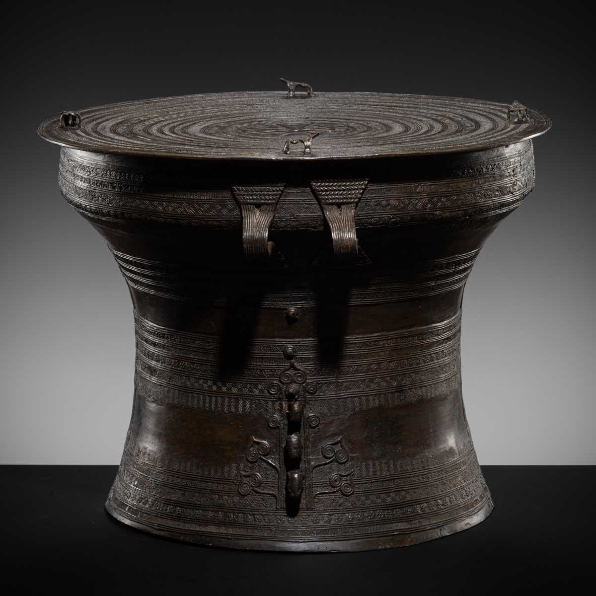 Lot 661 - A BRONZE RAIN DRUM, KAREN PEOPLE, REGION OF MYANMAR AND THAILAND, 19TH CENTURY OR EARLIER