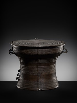 Lot 661 - A BRONZE RAIN DRUM, KAREN PEOPLE, REGION OF MYANMAR AND THAILAND, 19TH CENTURY OR EARLIER