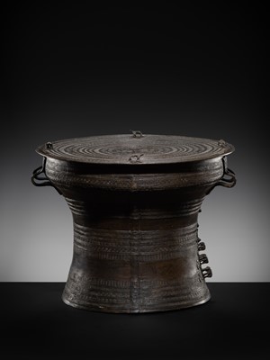 Lot 661 - A BRONZE RAIN DRUM, KAREN PEOPLE, REGION OF MYANMAR AND THAILAND, 19TH CENTURY OR EARLIER