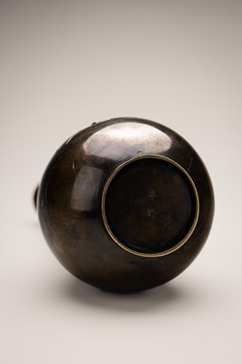 Lot 53 - HIDENAO: AN INLAID BRONZE VASE WITH A FALCON