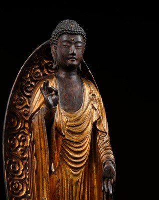 Lot 168 - A GILT LACQUER WOOD FIGURE OF AMIDA NYORAI, EDO PERIOD