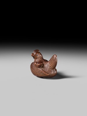 TOMOTSUNE: A SUPERB NAGOYA SCHOOL WOOD NETSUKE OF A HEN WITH TWO CHICKS