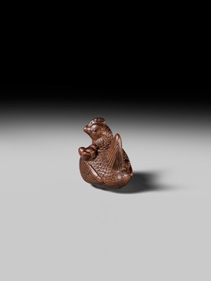 TOMOTSUNE: A SUPERB NAGOYA SCHOOL WOOD NETSUKE OF A HEN WITH TWO CHICKS