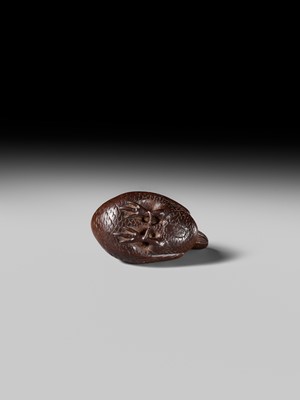 TOMOTSUNE: A SUPERB NAGOYA SCHOOL WOOD NETSUKE OF A HEN WITH TWO CHICKS
