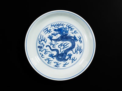 Lot 549 - AN IMPERIAL BLUE AND WHITE ‘DRAGON’ DISH, JIAQING MARK AND PERIOD