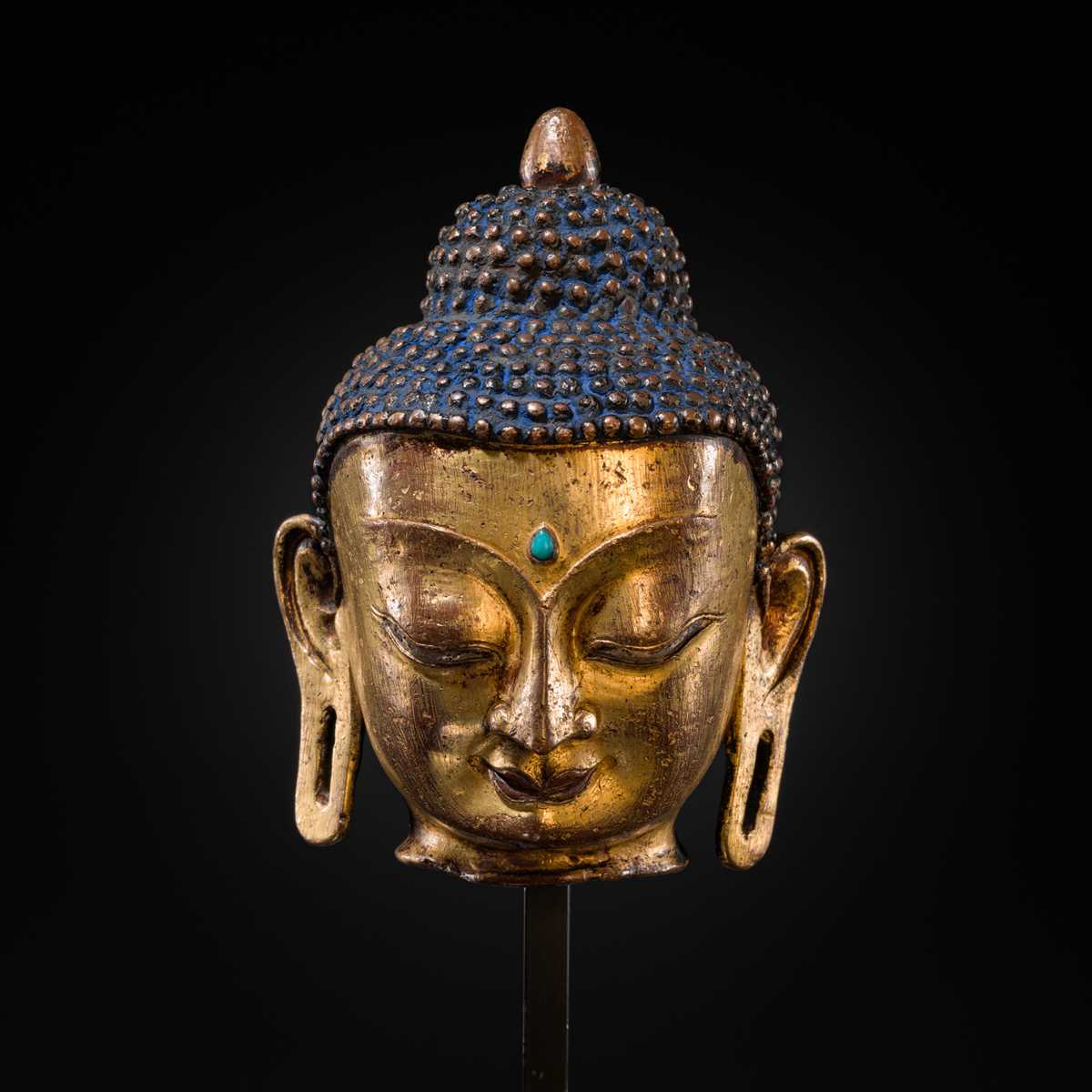 Lot 12 - A SILVER AND COPPER-INLAID GILT-BRONZE HEAD OF BUDDHA, 17TH CENTURY
