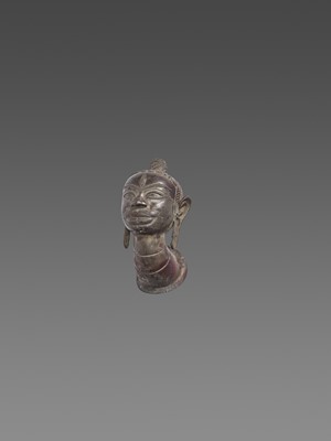 Lot 554 - A RARE CHAM SILVER HEAD OF SHIVA
