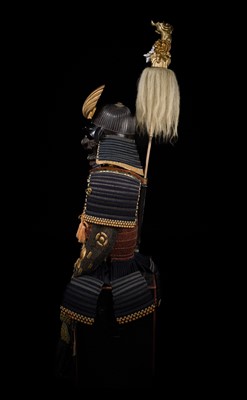 Lot 136 - A DANGAE-DO GUSOKU (ARMOR) WITH MITSU ICHO MON, WITH SUJIBACHI KABUTO AND ITAYAGAI MAEDATE, AND A SASHIMONO WITH SHISHI