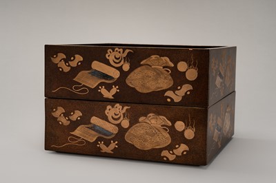 Lot 143 - A FINE SET OF TWO STACKABLE LACQUER BOXES WITH THE ‘EIGHT IMMORTALS’ ATTRIBUTES