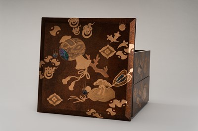 Lot 143 - A FINE SET OF TWO STACKABLE LACQUER BOXES WITH THE ‘EIGHT IMMORTALS’ ATTRIBUTES