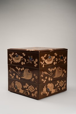 Lot 143 - A FINE SET OF TWO STACKABLE LACQUER BOXES WITH THE ‘EIGHT IMMORTALS’ ATTRIBUTES