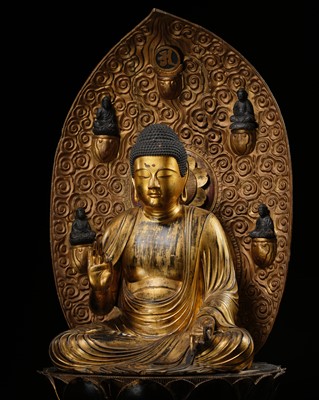 Lot 162 - AN IMPRESSIVE AND VERY LARGE GILT-LACQUERED WOOD FIGURE OF AMIDA NYORAI, MUROMACHI PERIOD