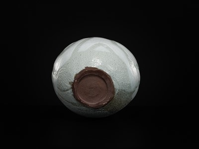 Lot 188 - SHIMIZU YASUTAKA: A HAGI WARE CERAMIC VASE