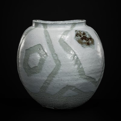 Lot 217 - SHIMIZU YASUTAKA: A HAGI WARE CERAMIC VASE