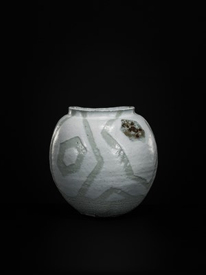 Lot 188 - SHIMIZU YASUTAKA: A HAGI WARE CERAMIC VASE