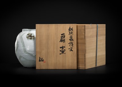 Lot 188 - SHIMIZU YASUTAKA: A HAGI WARE CERAMIC VASE